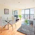 Charming Flat With Balcony Near Tower Bridge