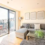 Charming Flat With Balcony Near Tower Bridge