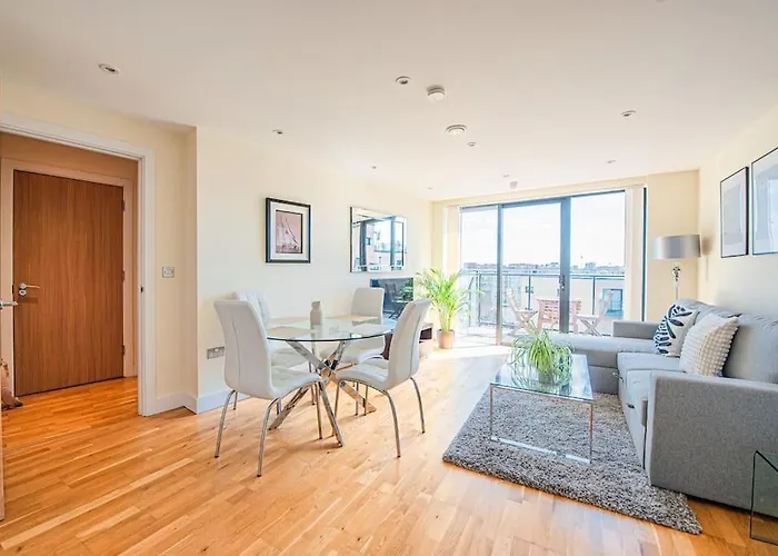 Charming Flat With Balcony Near Tower Bridge