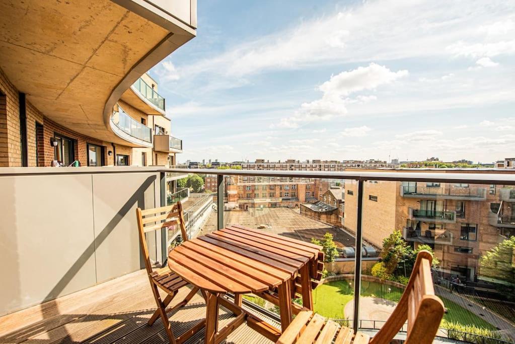 Charming Flat With Balcony Near Tower Bridge * Londra