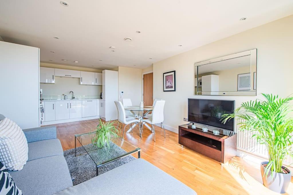 Charming Flat With Balcony Near Tower Bridge Londra