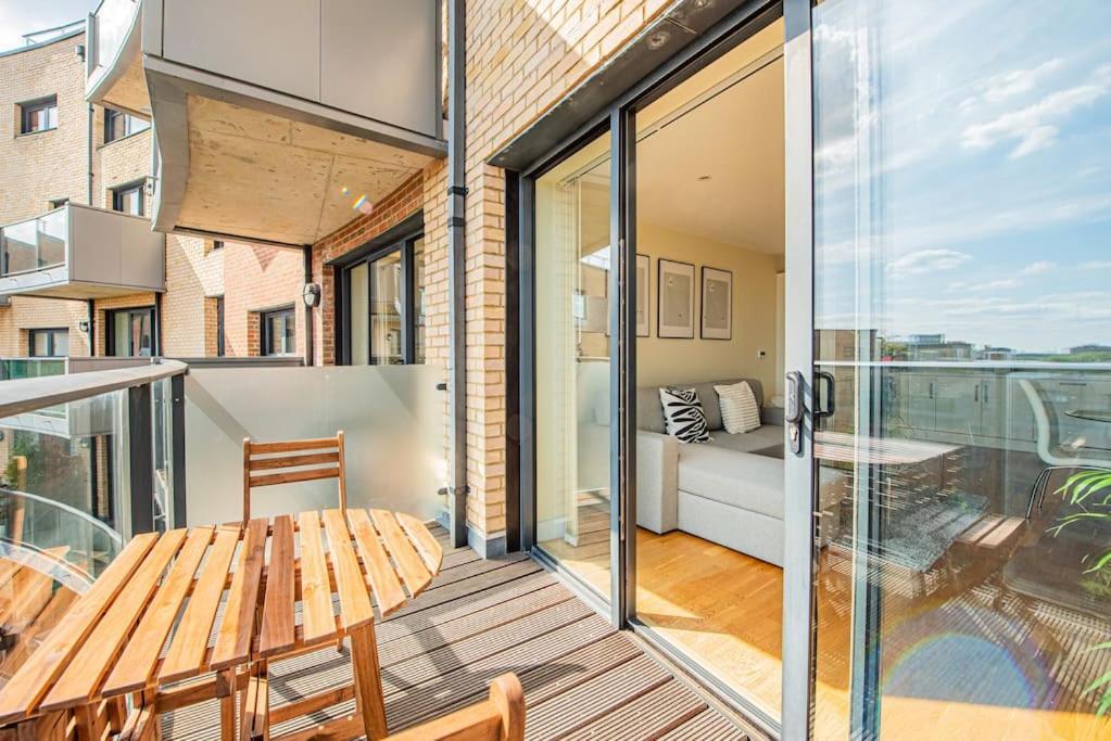 Charming Flat With Balcony Near Tower Bridge * Londra