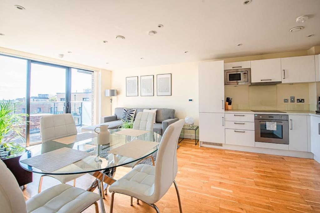 Charming Flat With Balcony Near Tower Bridge * Londra